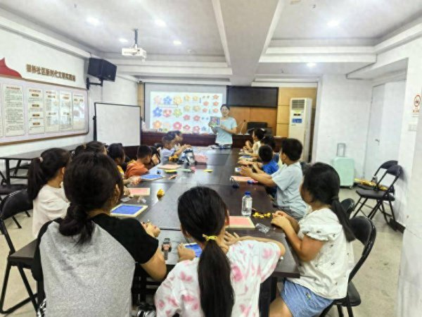 尚盈配资 银桥社区开展“彩虹有泥 童心飞扬”活动